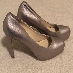 Metallic pumps